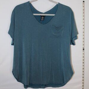 Justify blue-green short sleeve v-neck rounded hem shirt w/ front pocket M